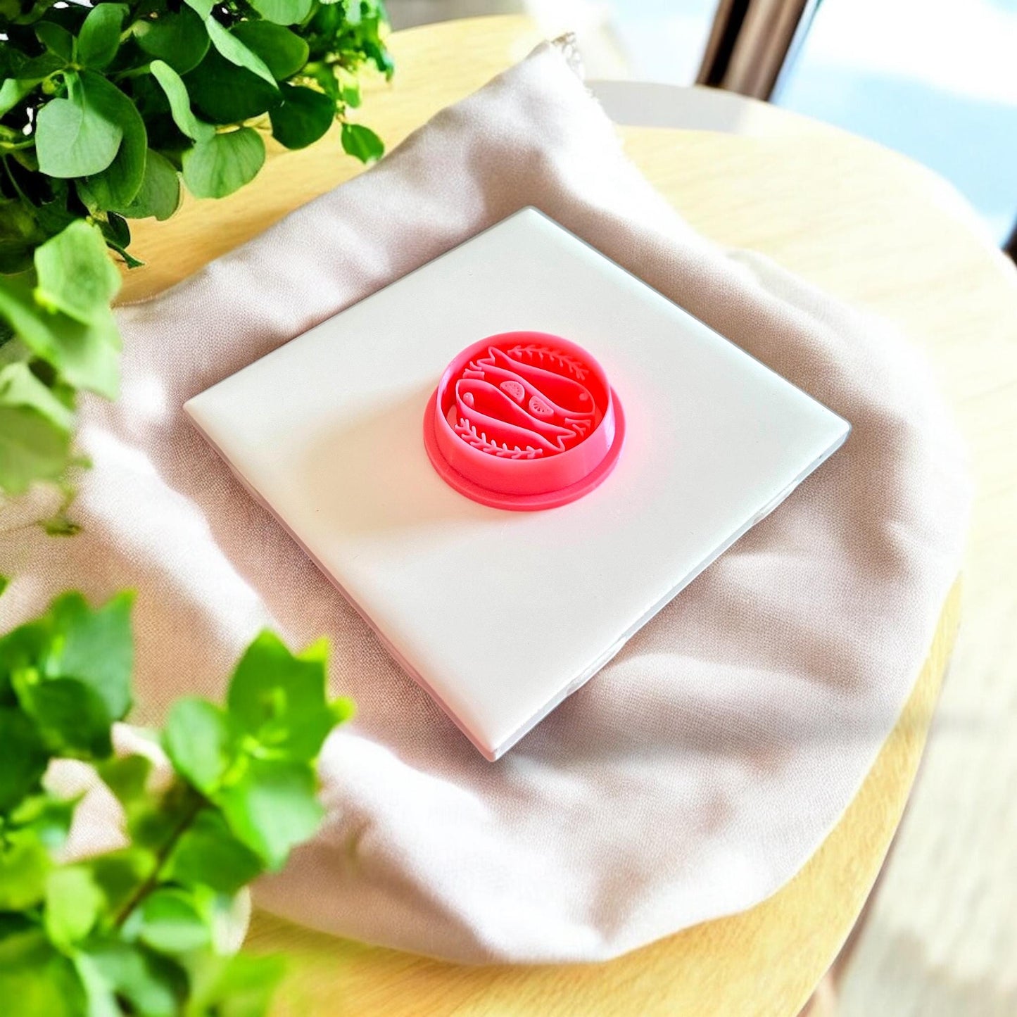 tropical round fish clay cutter