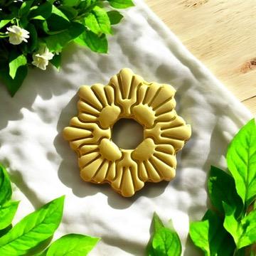 Finished yellow polymer clay seashell wreath charm styled beautifully in a circular pattern, perfect for summer earrings and pendants.