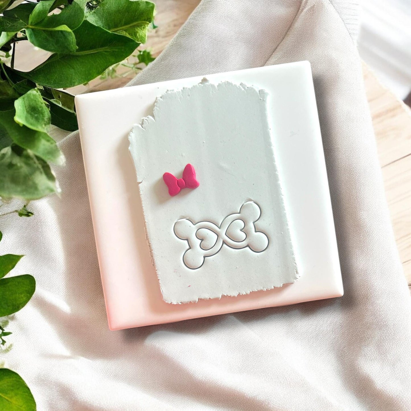 infinity mouse cutter with bow on clay