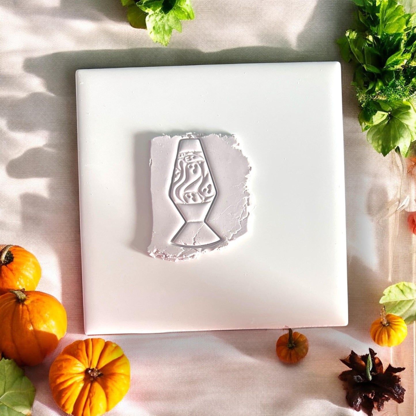 Ghost lava lamp impression with pumpkins and leaves