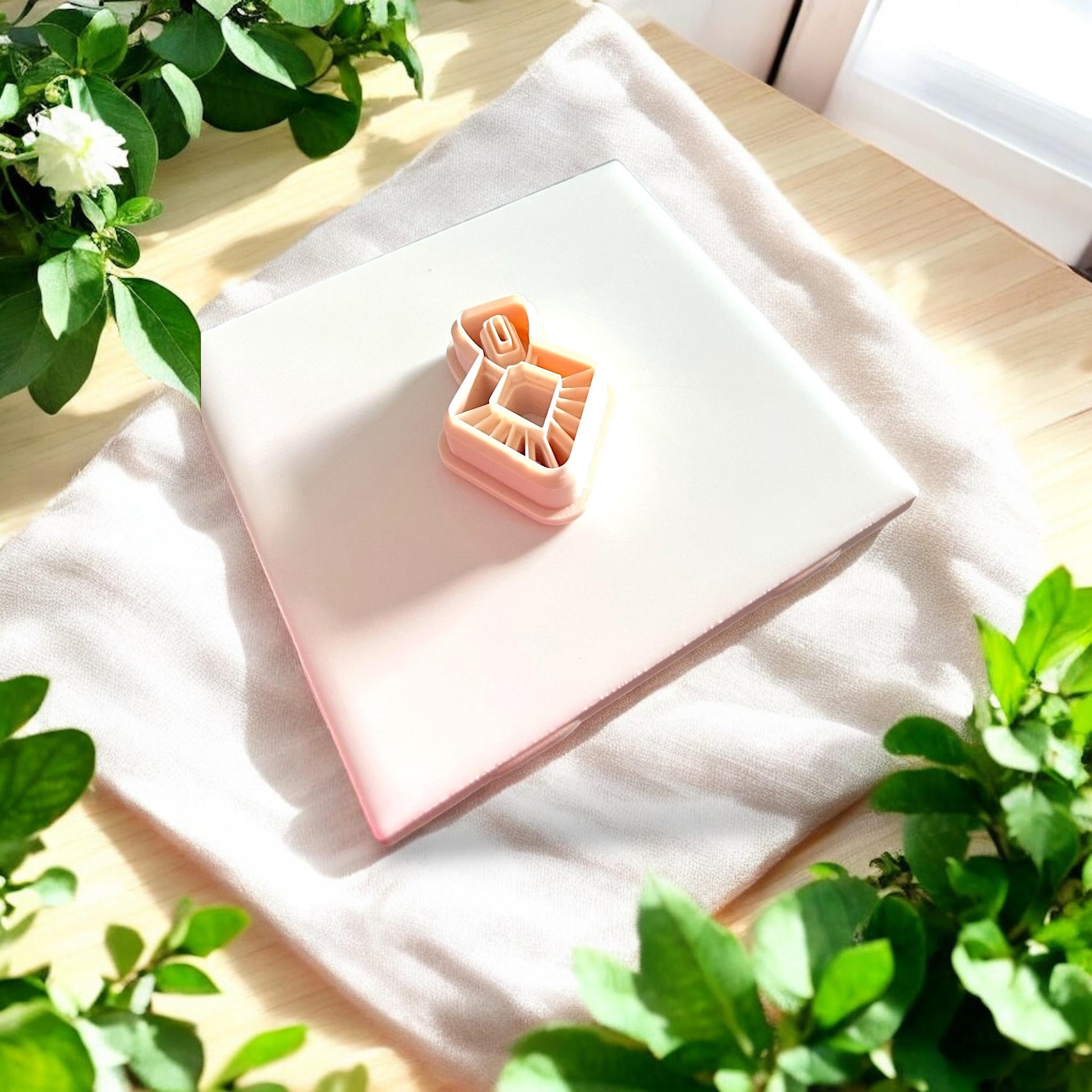 stacked fan cutters in soft peach tone
