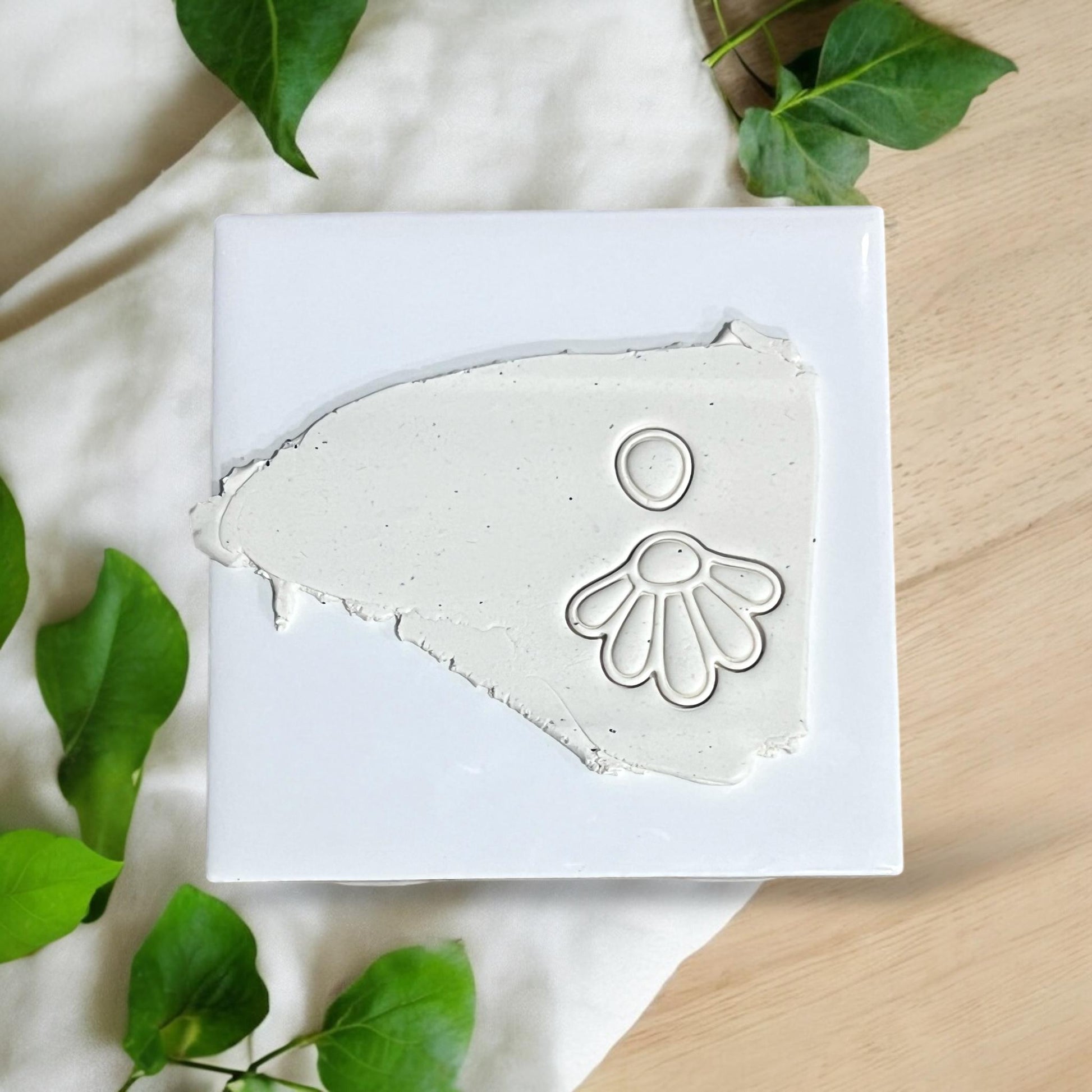 Daisy Petal Flower Clay Cutter Set for Polymer Earrings – Boho Stud and Embossed Daisy Shape, Flower Earring Cutter