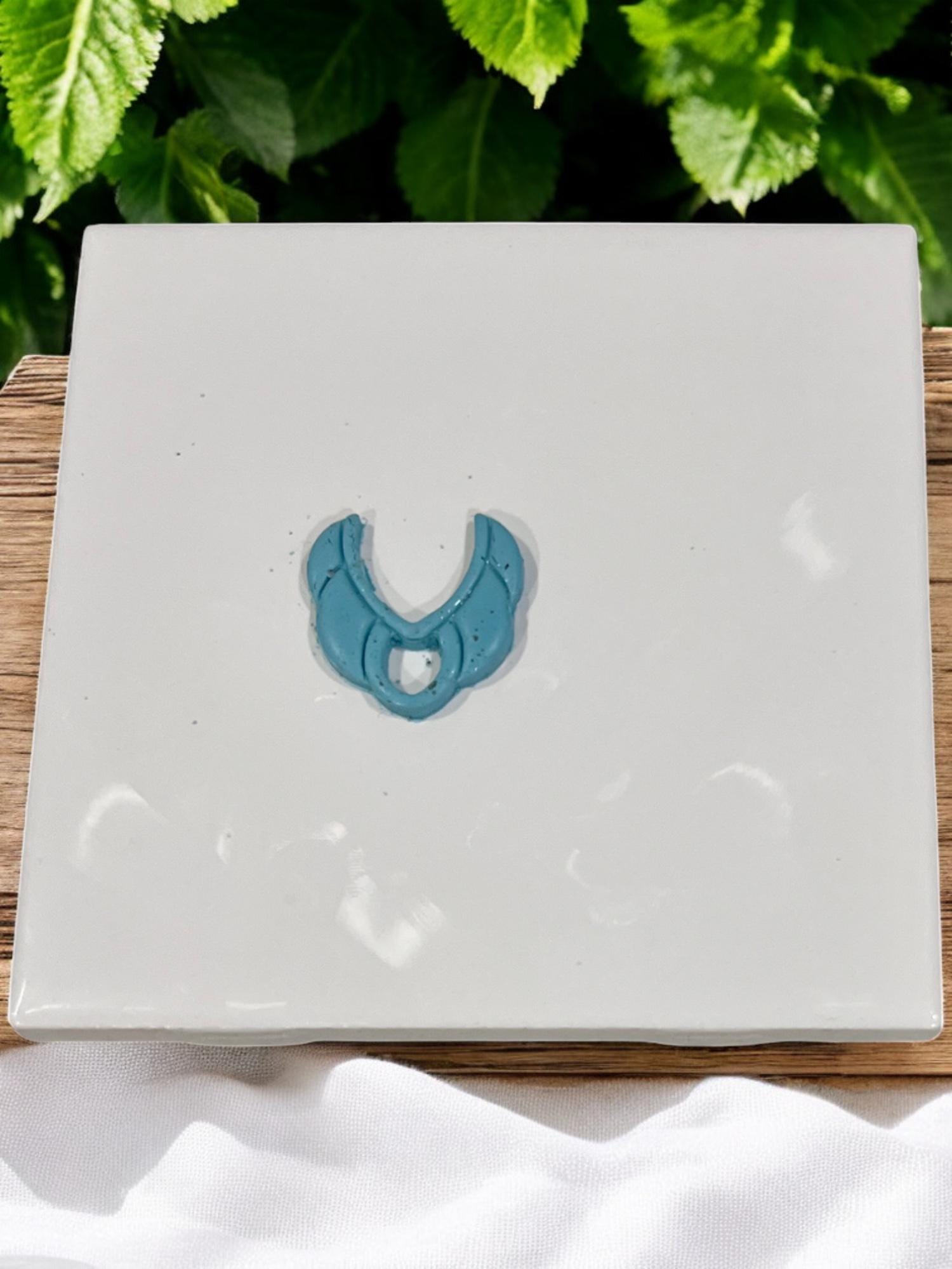 Single layered blue design after pressing, centered for detail view