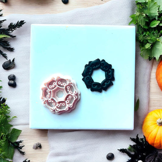 cutter with spooky cat wreath clay design