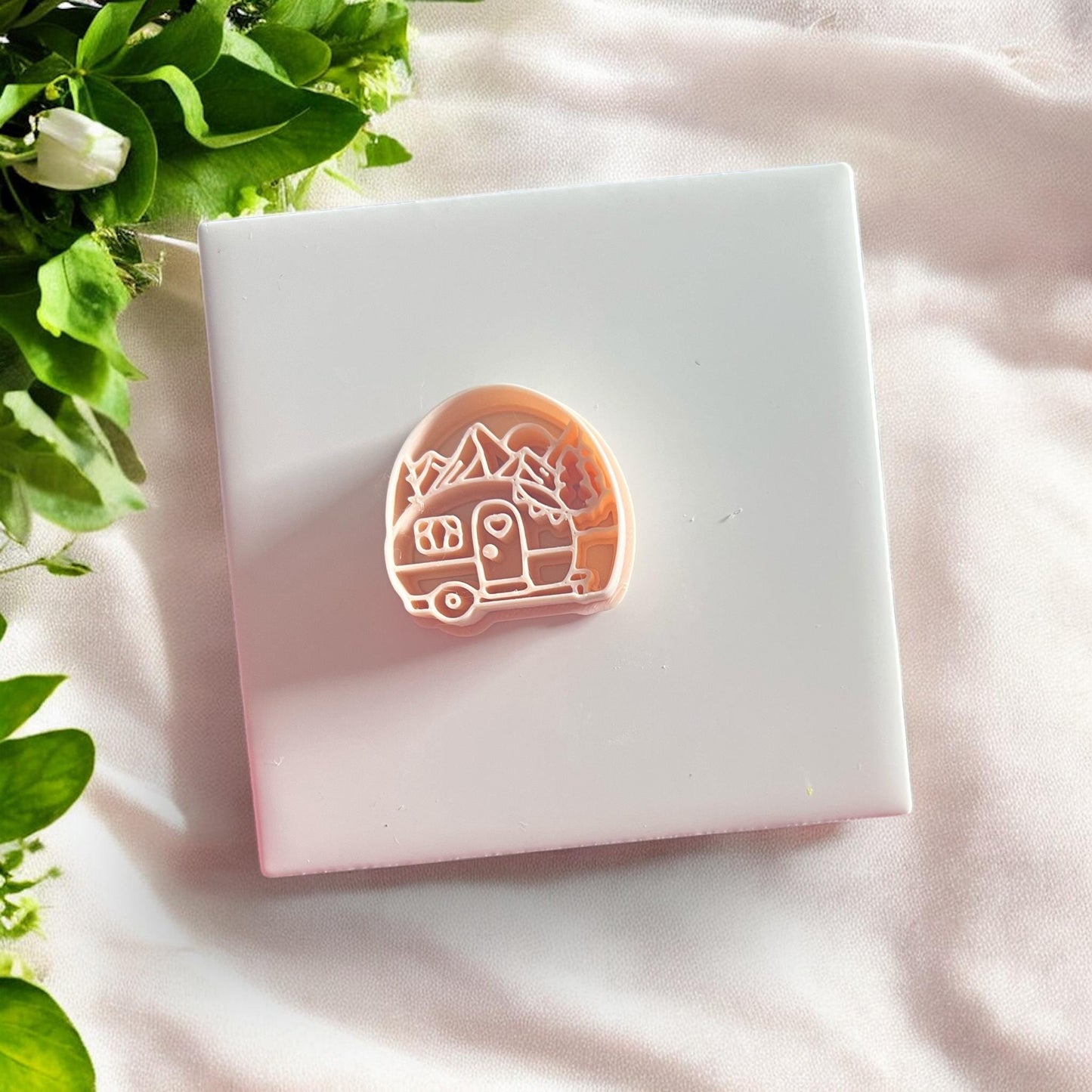 orange cutter tool for camper design