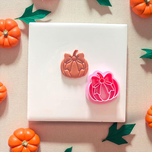 Cutter and clay set with bow pumpkin design