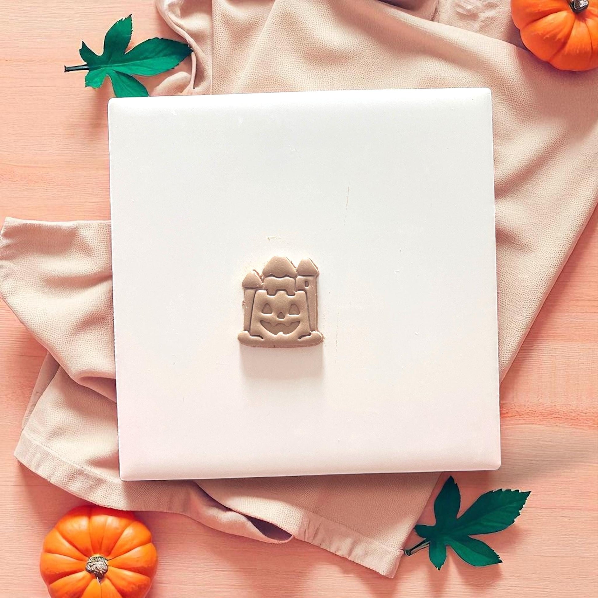 clay cutter and impression of jack-o&#39;-lantern sandcastle