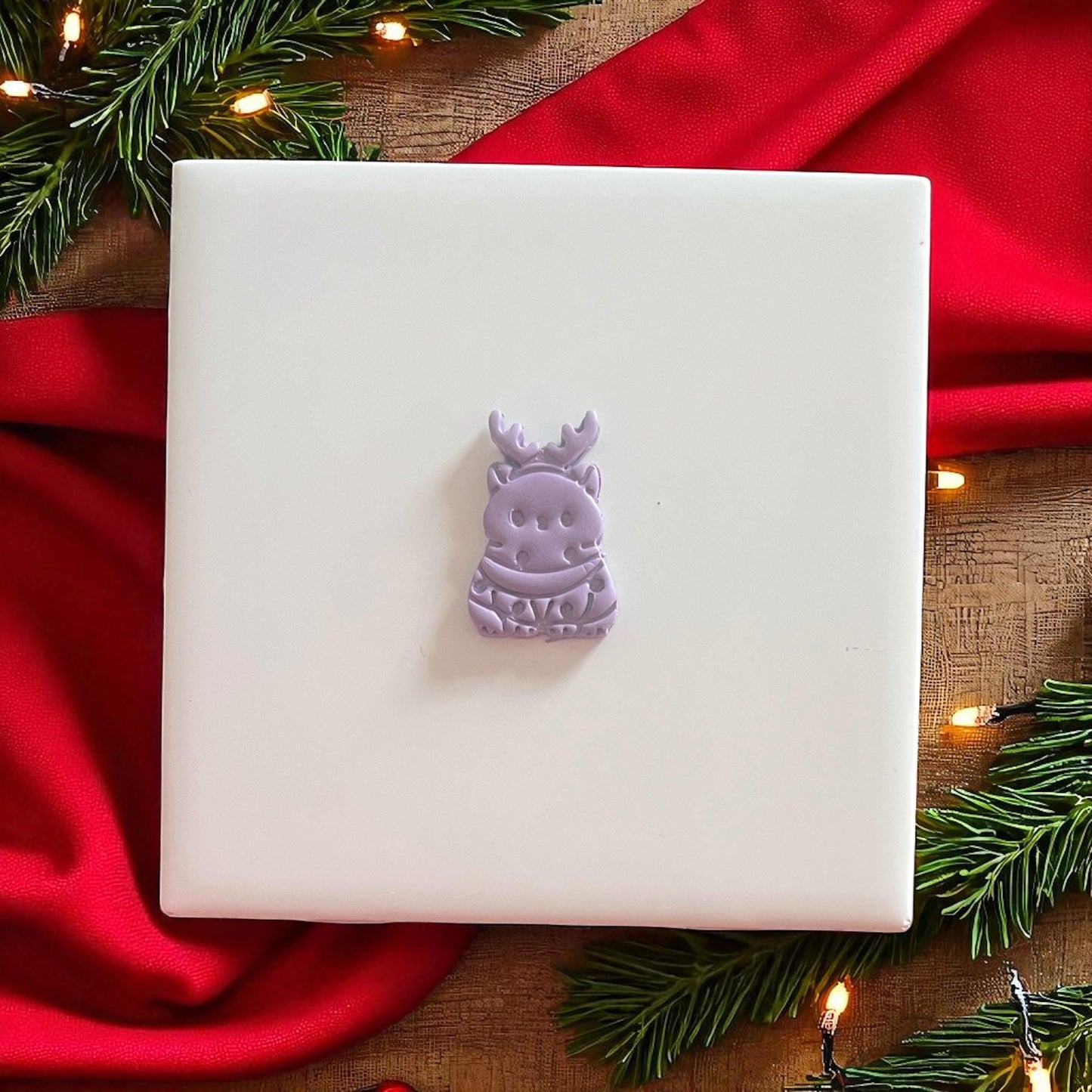 Small festive reindeer cat clay design with holiday lights
