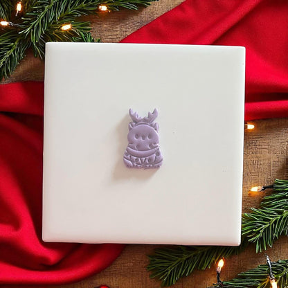Small festive reindeer cat clay design with holiday lights