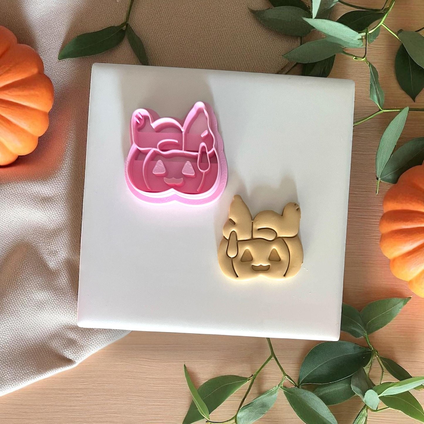 Beagle pumpkin cutter with clay impression