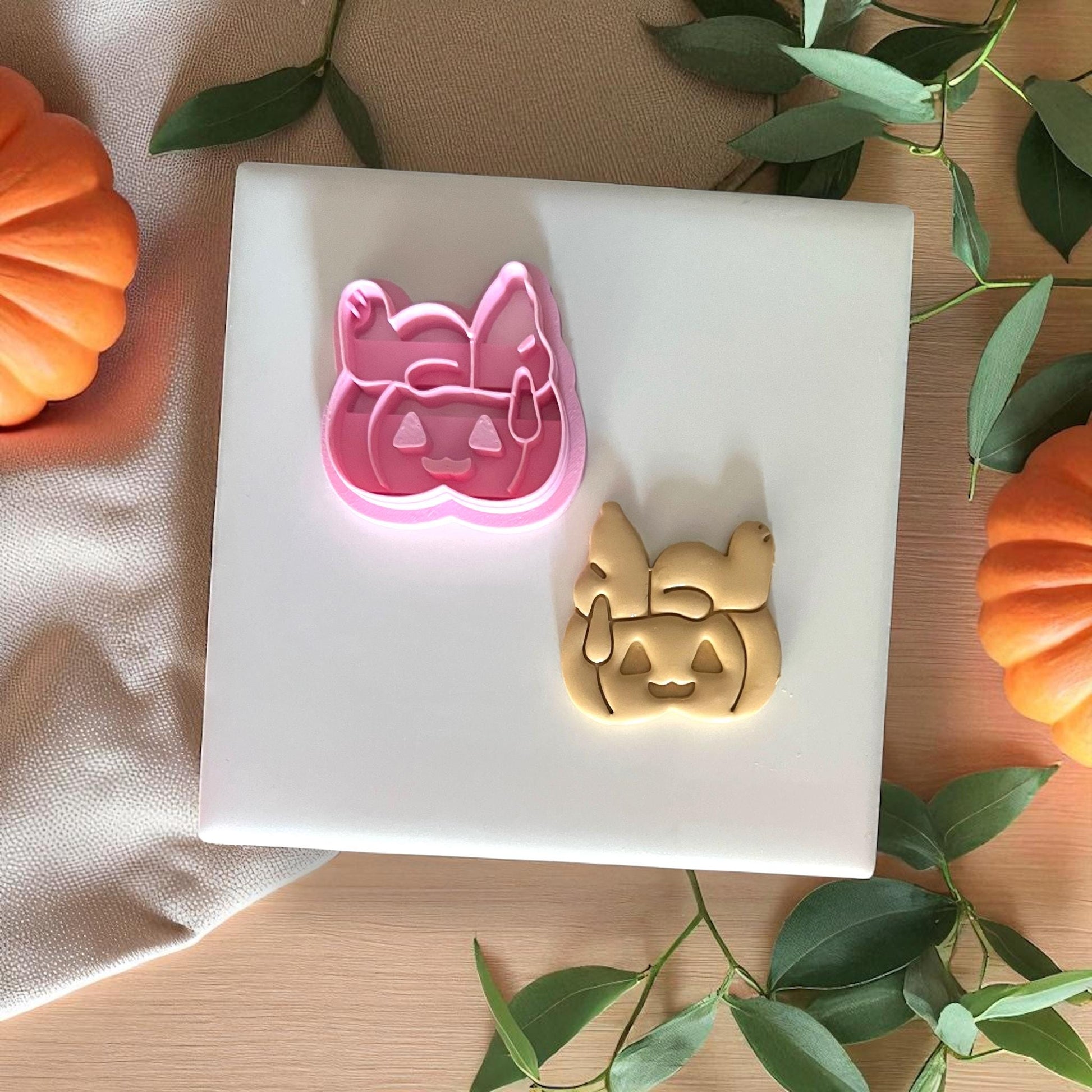 Beagle pumpkin cutter with clay impression