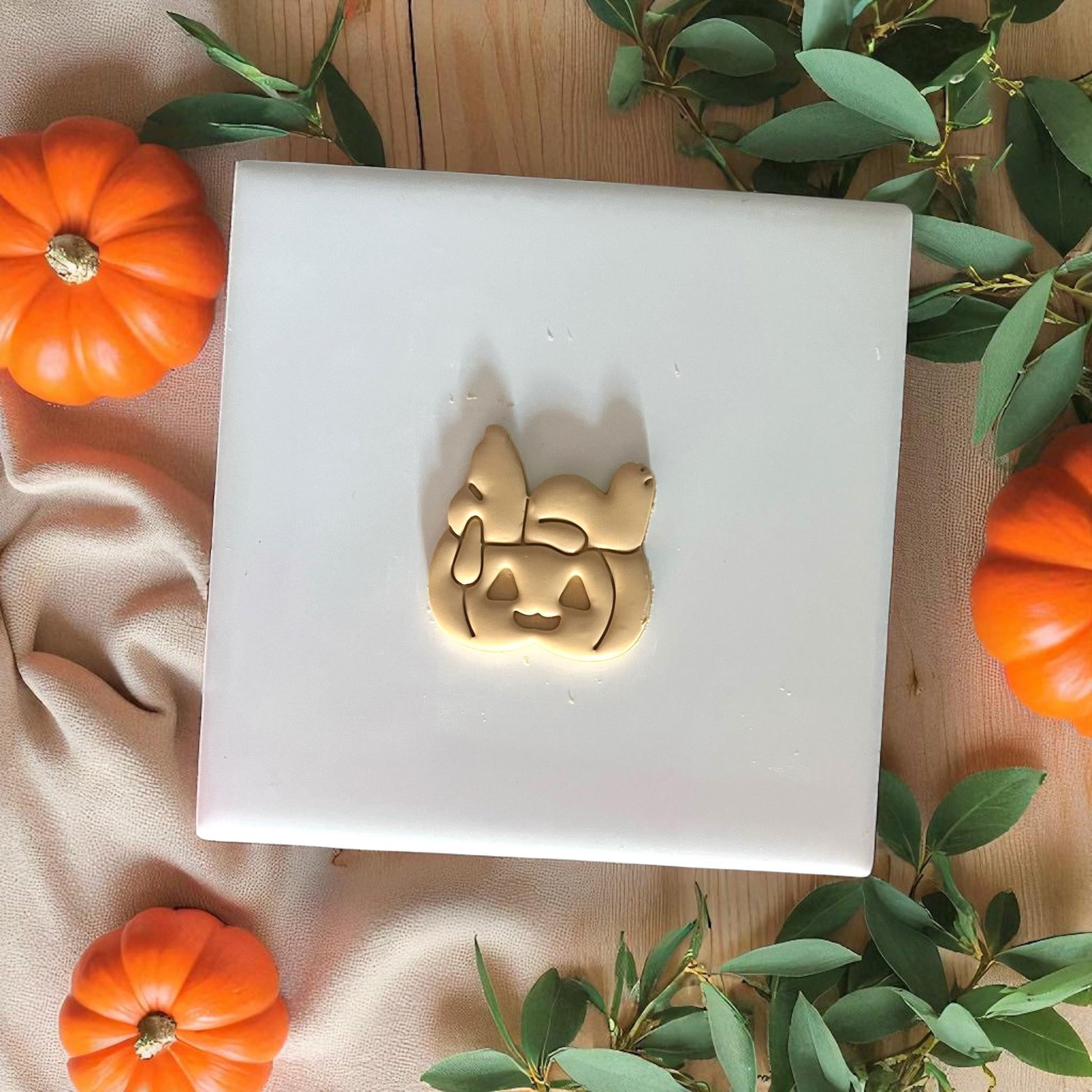 Beagle pumpkin clay piece on white tile