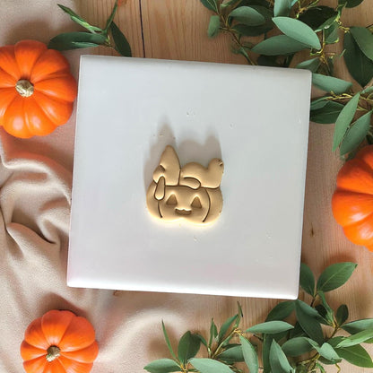 Beagle pumpkin clay piece on white tile