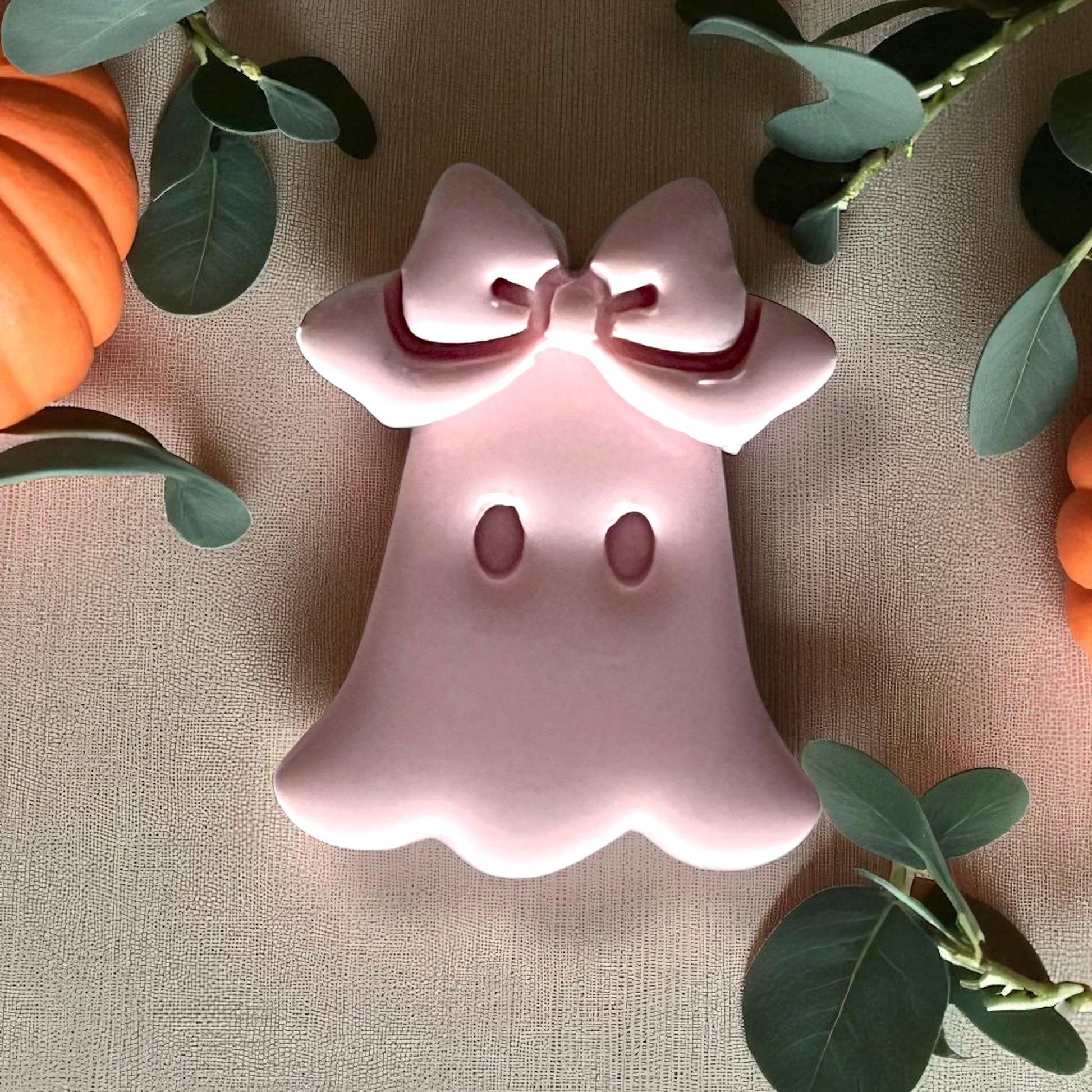 Large ghost clay piece with bow detail