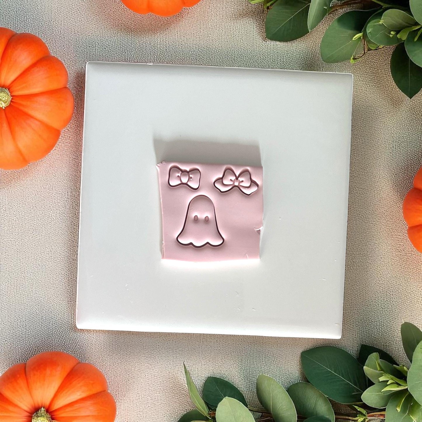 Ghost clay impression with interchangeable bows