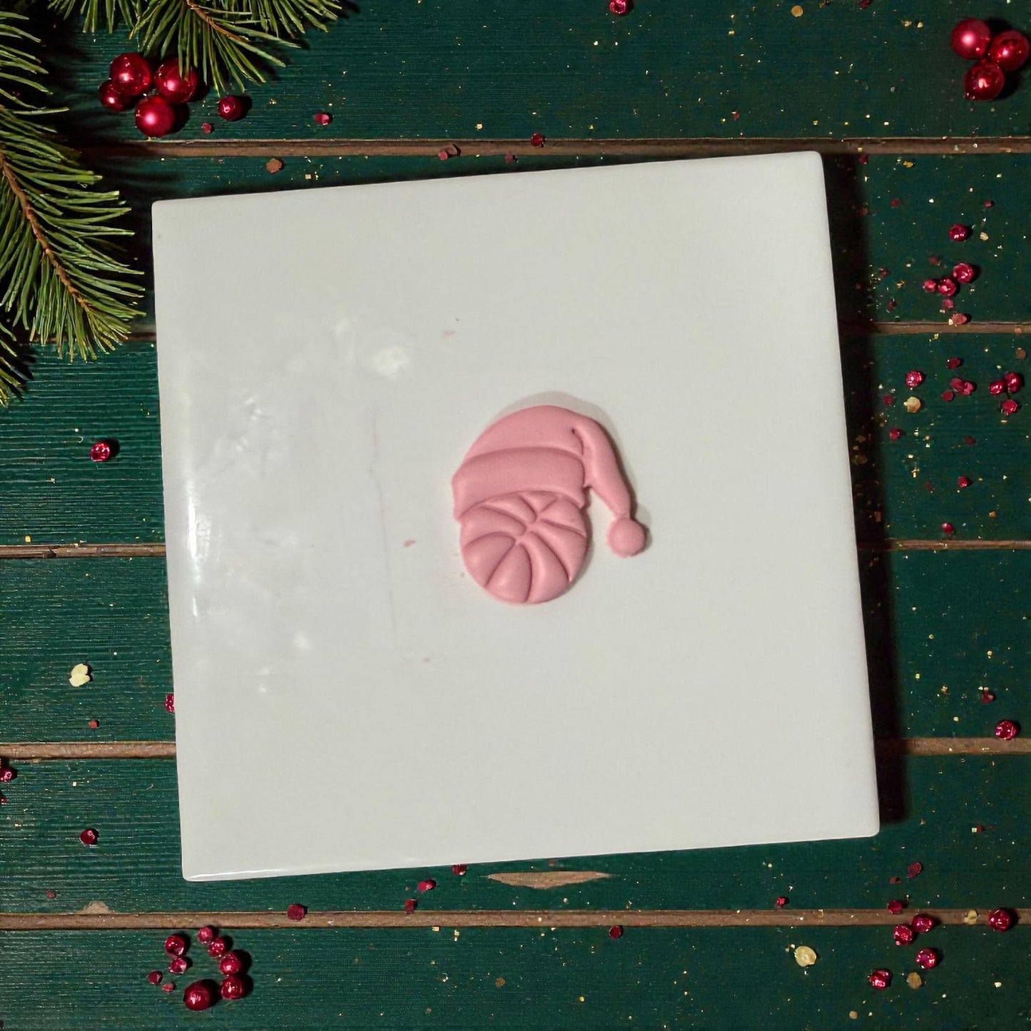 basketball santa clay shape centered on white tile