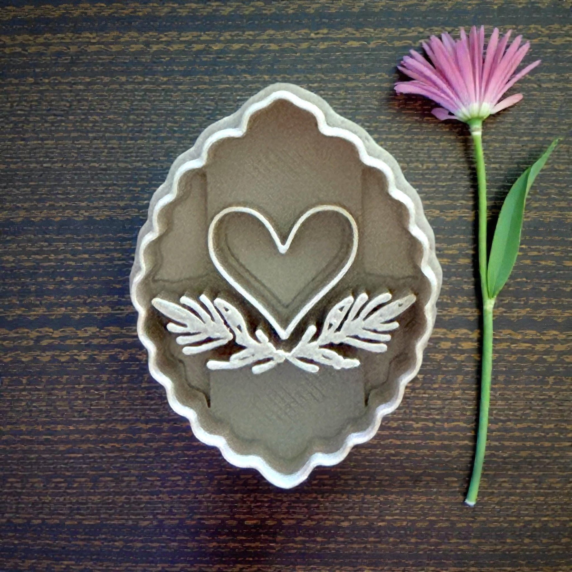 close up scalloped heart polymer clay cutter
