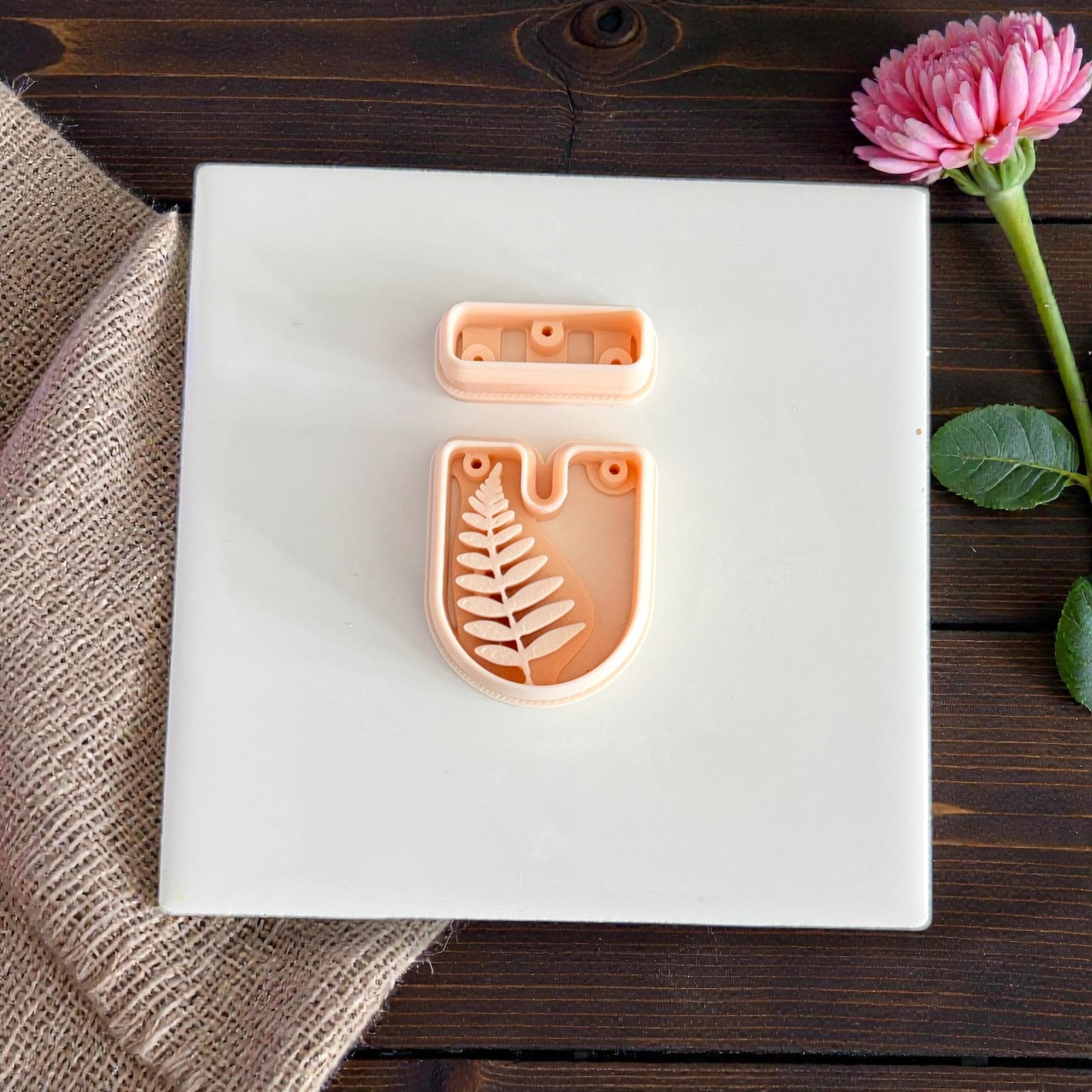 U-shape fern cutter and bar set on white tile