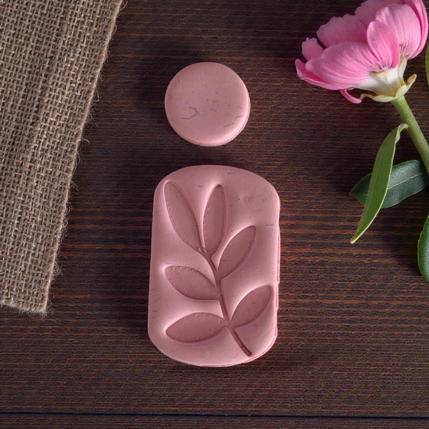 close-up of leaf arch clay impression and round topper