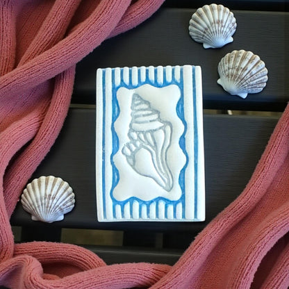 clay imprint of rectangular shell tile with blue ridged border