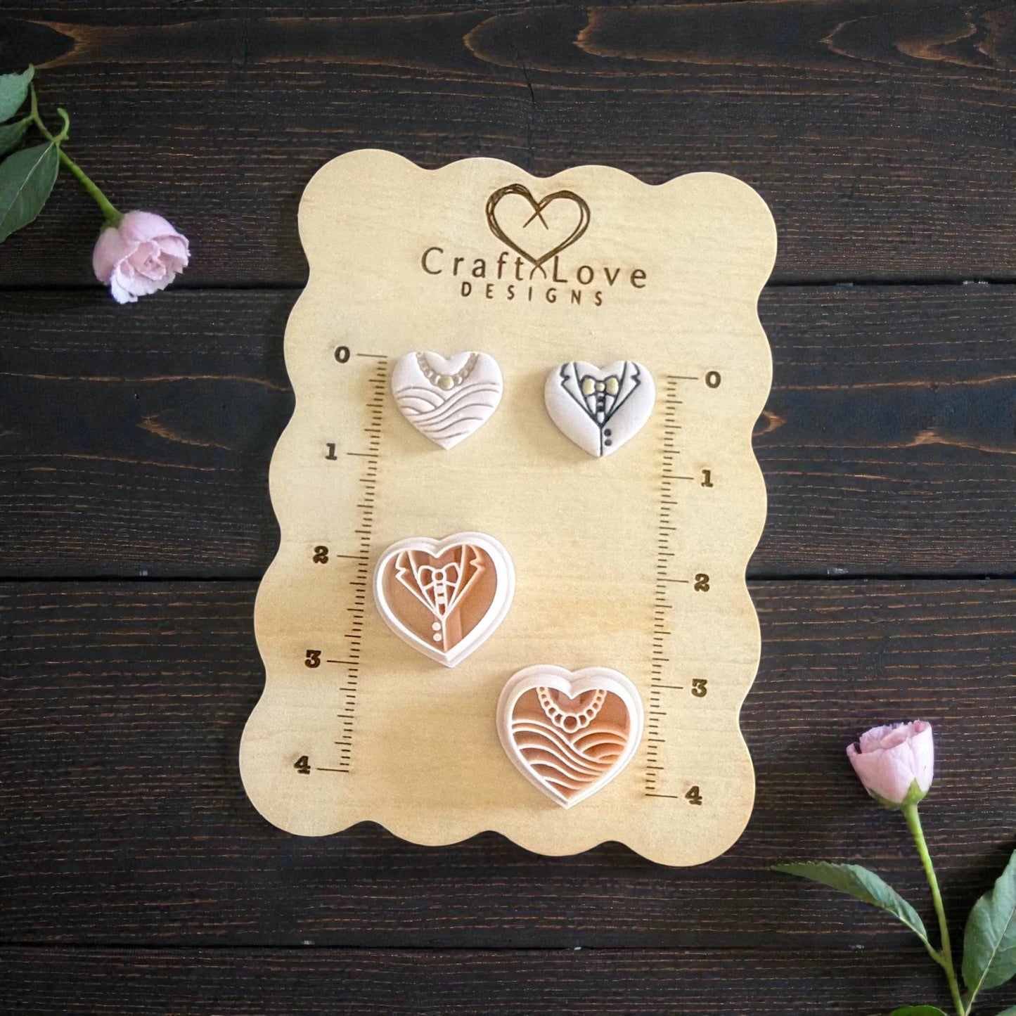 full bride groom cutter set displayed