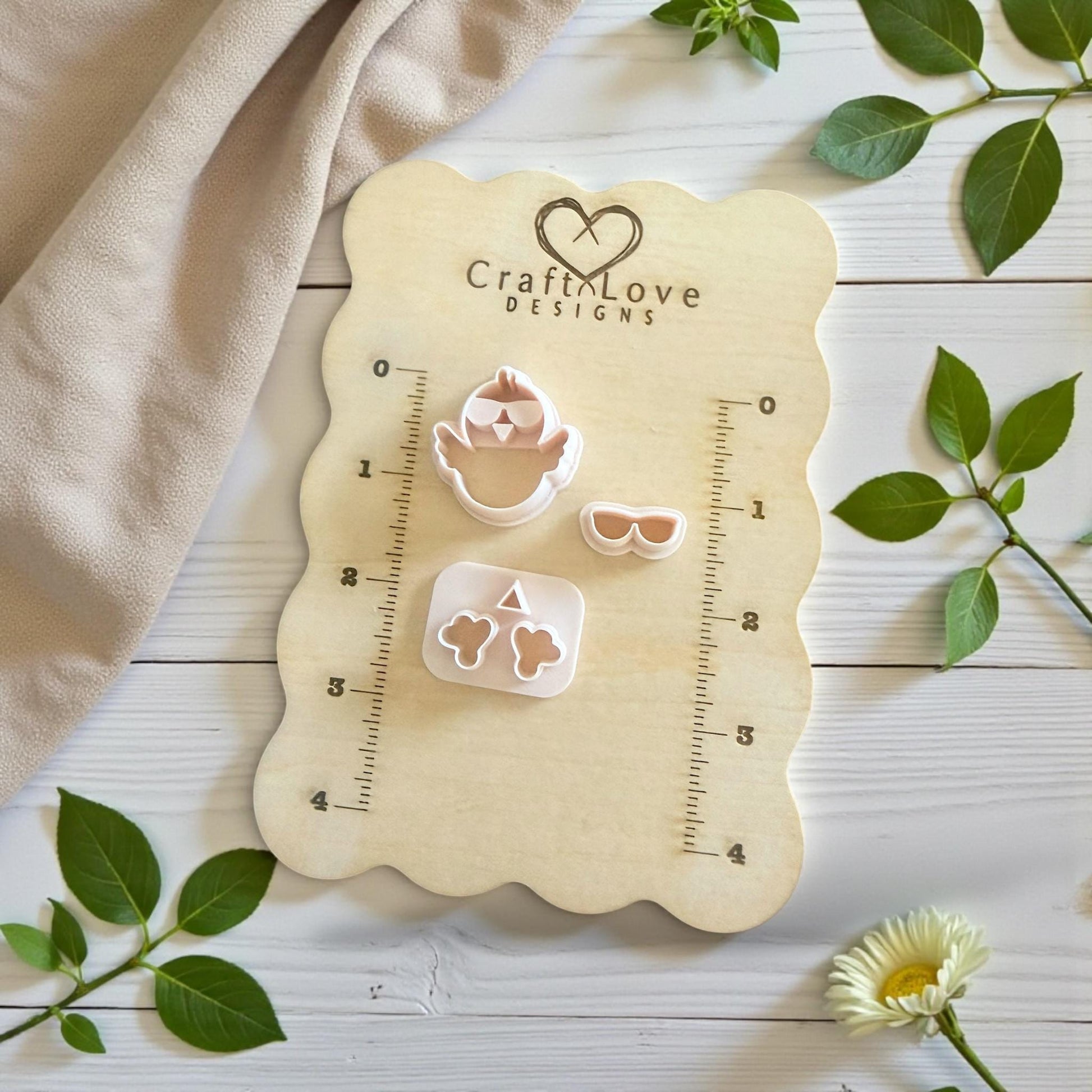 chick cutter set on sizing board