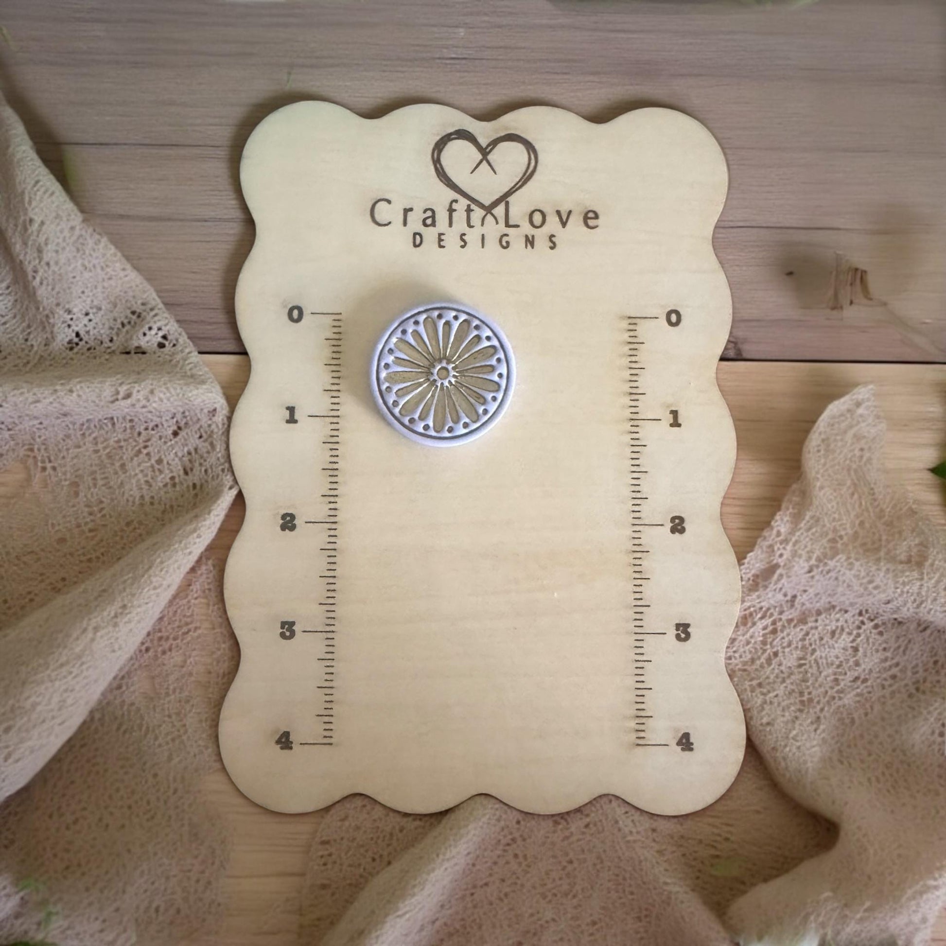 small daisy medallion on sizing board