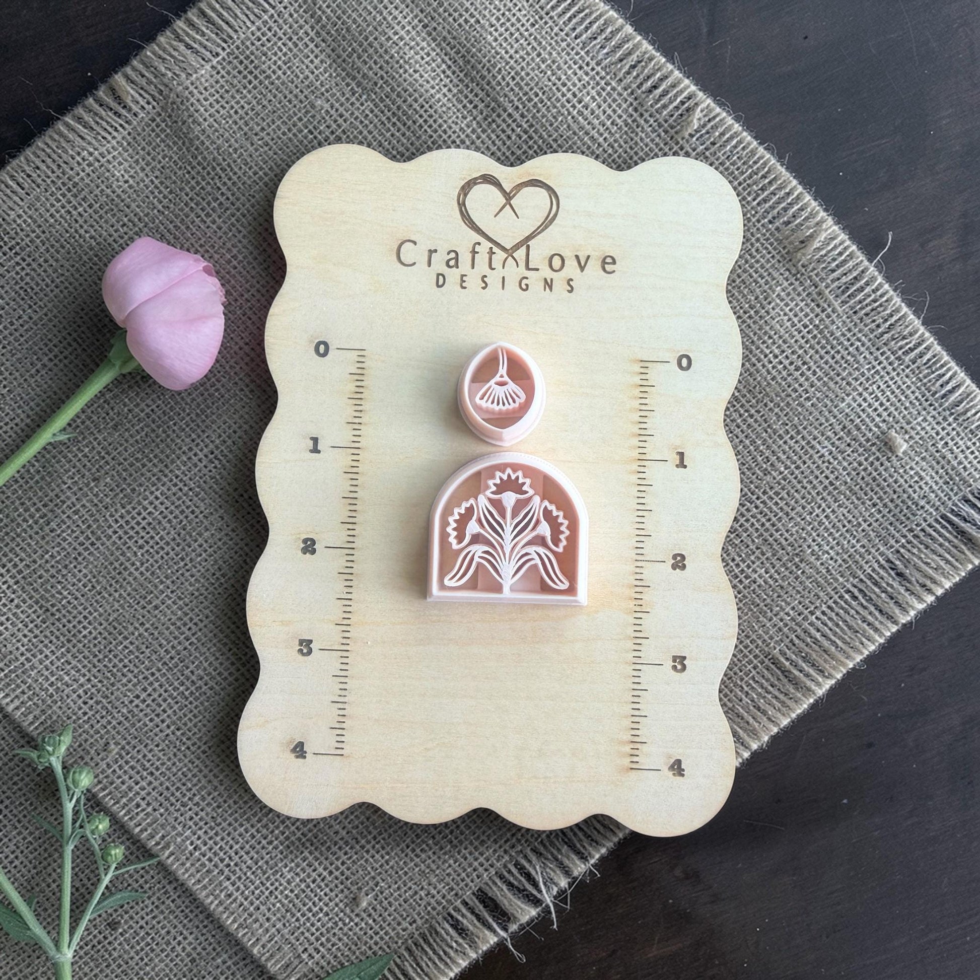floral arch cutter and topper on wooden sizing board
