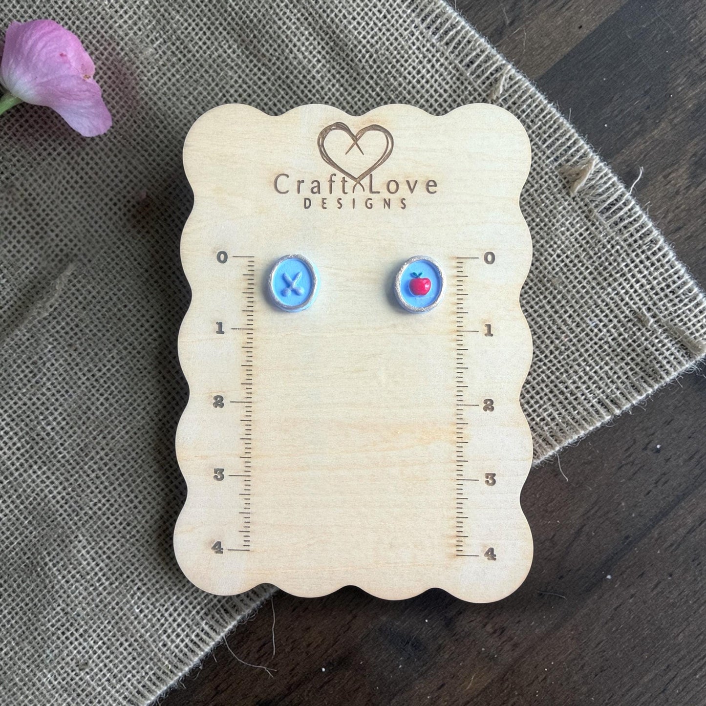 scissors stud polymer clay cutter with blue clay sample