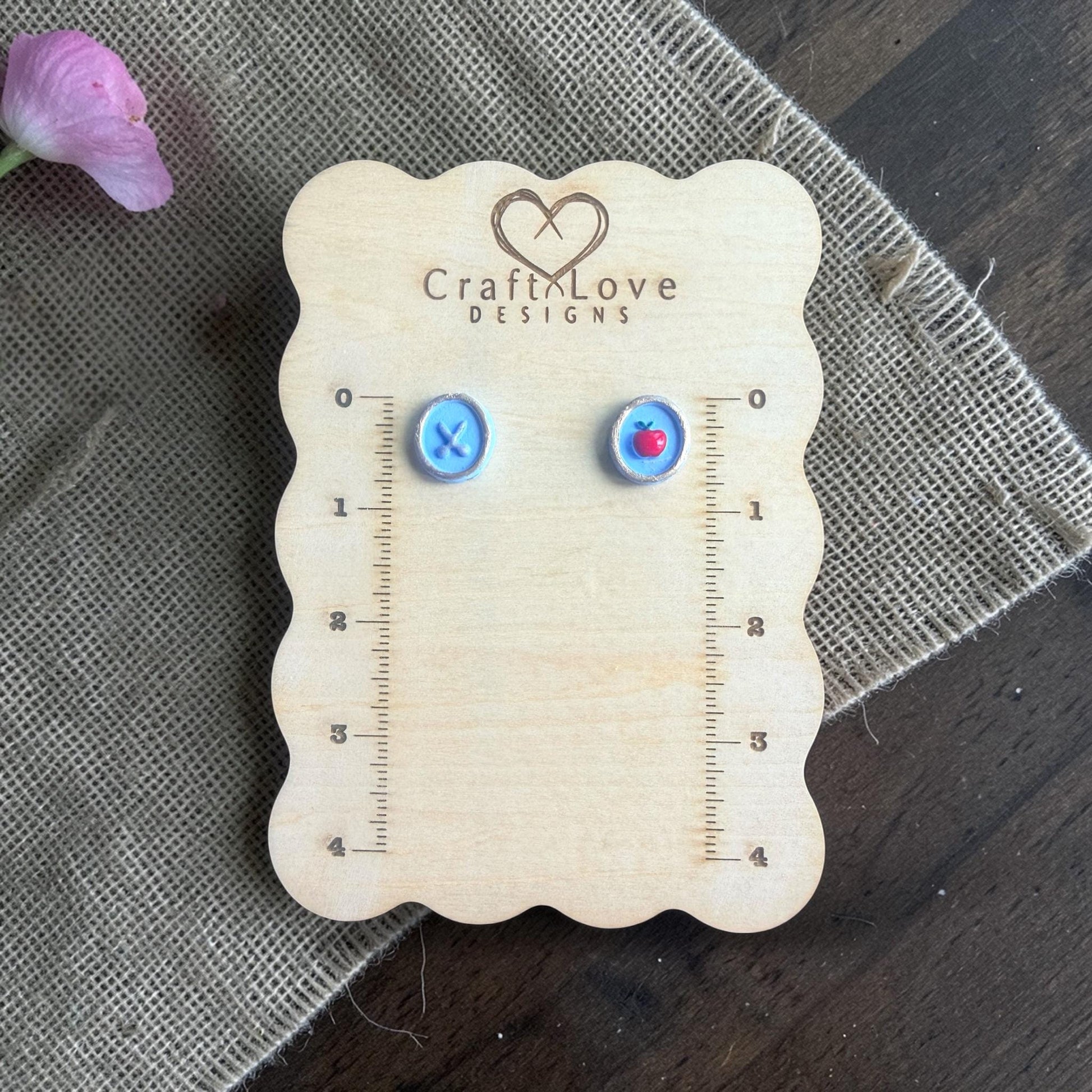 scissors stud polymer clay cutter with blue clay sample