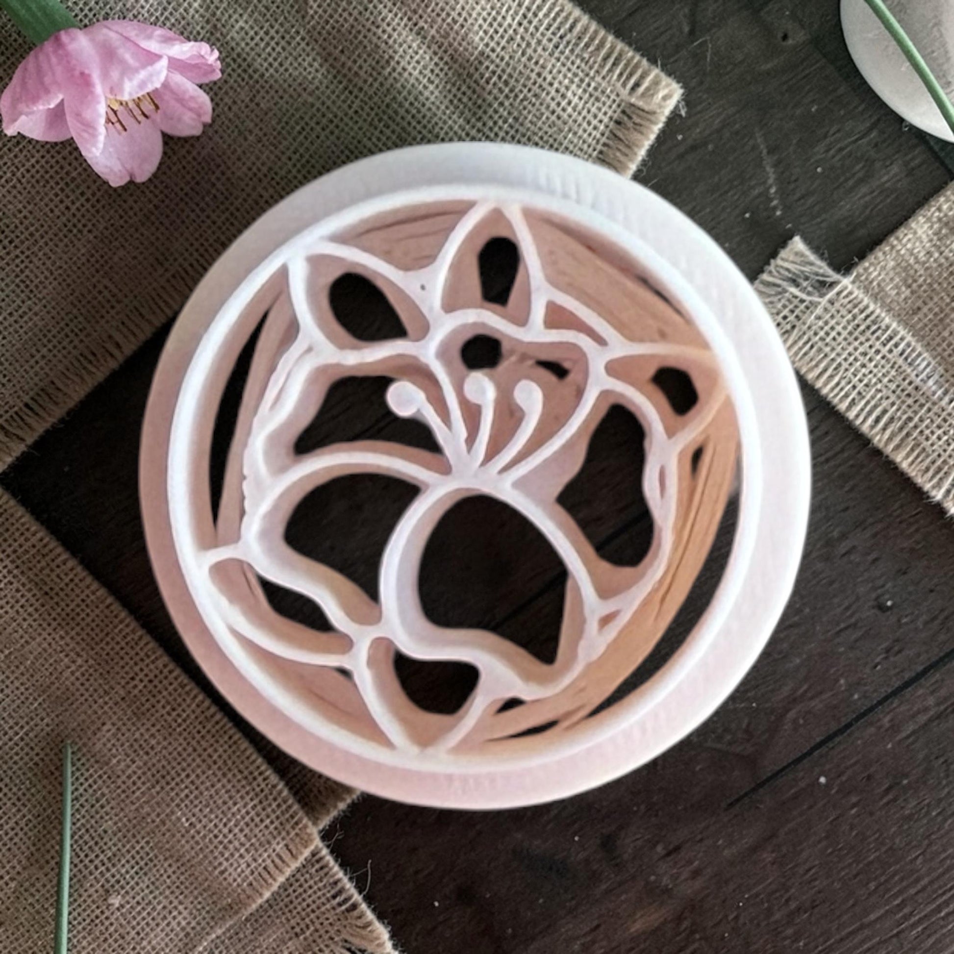Beige poppy flower cutter.
