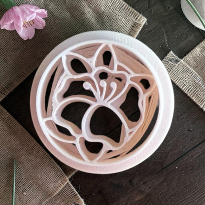 Beige poppy flower cutter.