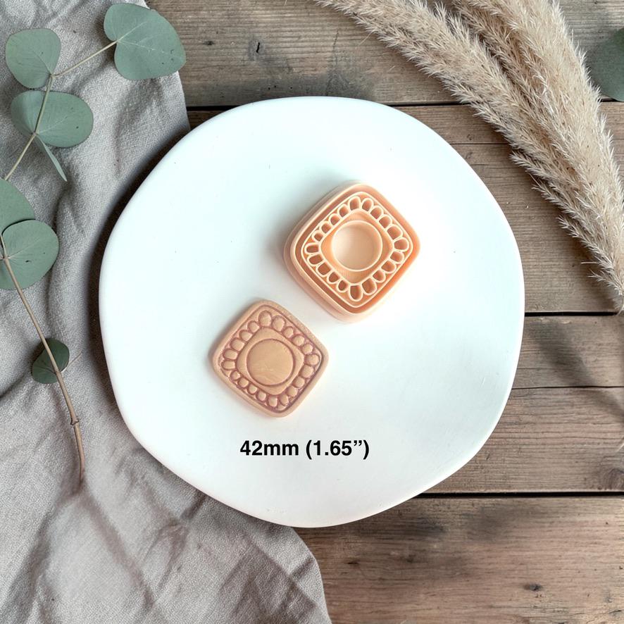 Two clay pieces and cutter displayed together with size text 42mm on a white plate with soft neutral styling.