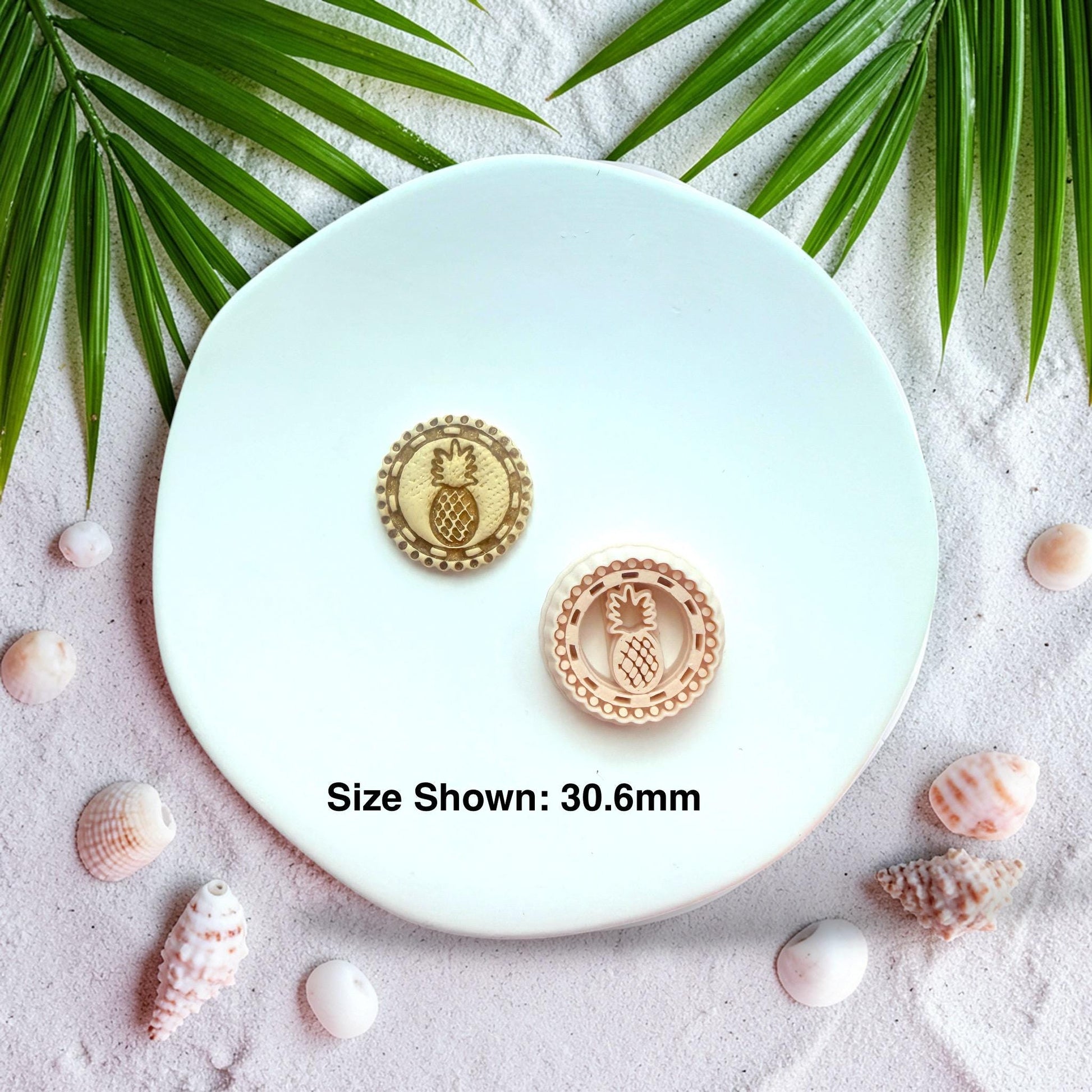 Size reference image showing 30.6mm round pineapple cutter