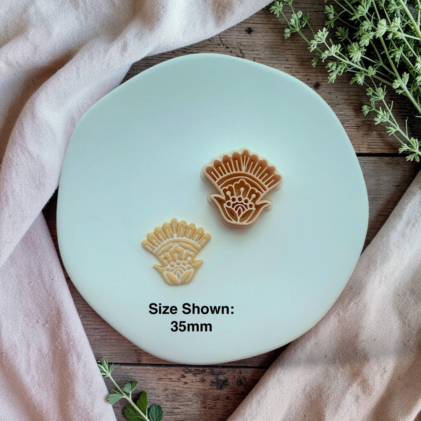 Size reference image showing 35mm boho fan cutter
