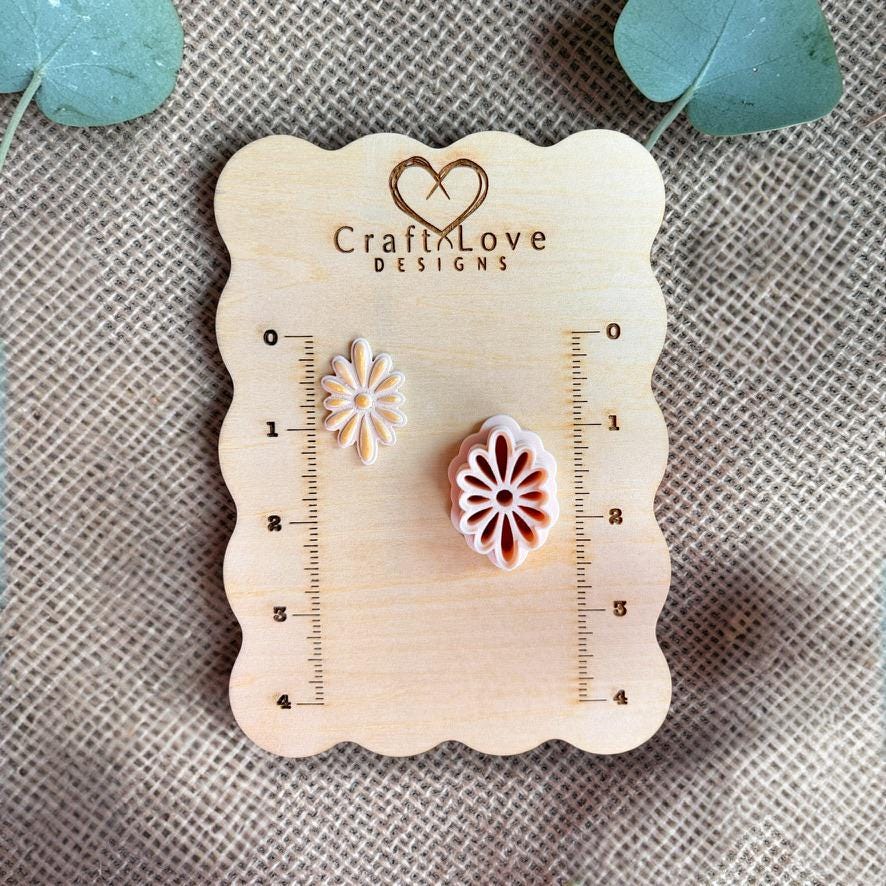 Size reference image showing 35mm floral cutter on measurement board